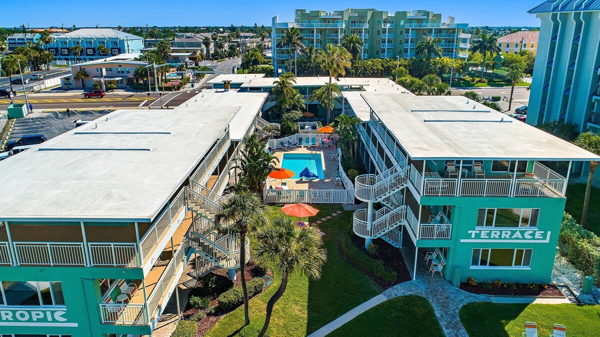Tropic Terrace Suite #48 – Beachfront Resort