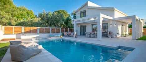 swimming pool, external, garden