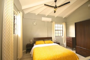 Even more Master Bedroom (fan & A/C).