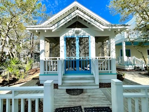 SCREENED, FURNISHED PORCH