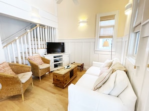 OPEN FLOOR PLAN, 2 QUEEN BEDROOMS, SLEEPS 4 TOTAL