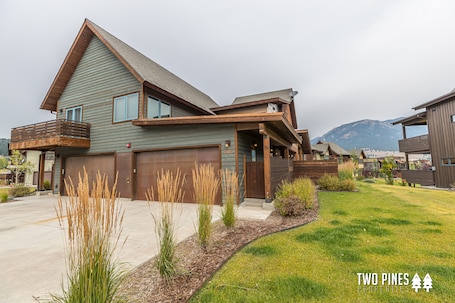 Exterior view of 210B Pheasant Tail