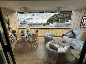 The lanai is very big compared to most lanais in Kona.