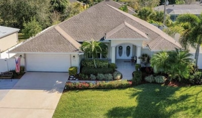 HUGE Home with screened pool lanai, with spa and outdoor TV.