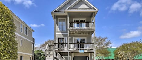 Corolla Vacation Rental | 3BR | 3.5BA | 1,780 Sq Ft | Stairs Required