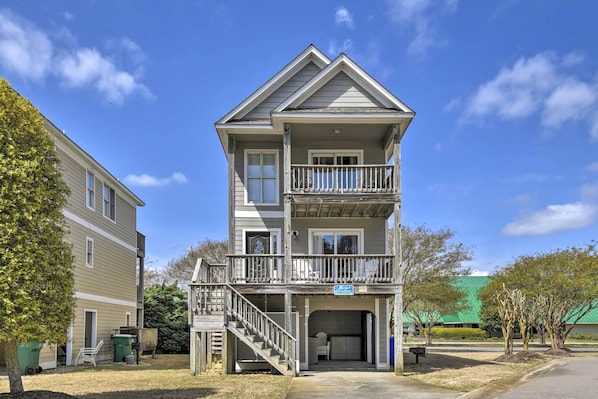 Corolla Vacation Rental | 3BR | 3.5BA | 1,780 Sq Ft | Stairs Required
