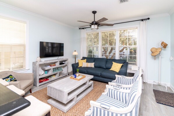 Living room with queen size sleeper sofa