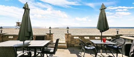 Beachfront patio, take a few steps to the water!