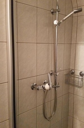 Shower Head, Plumbing Fixture, Shower Bar, Shower Panel, Shower, Bathroom, Shower Door