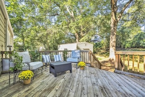 Perfect deck to enjoy the beautiful weather