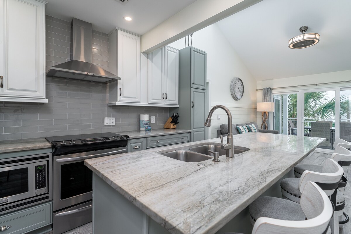 Gorgeous Remodeled Atrium! 2nd Floor Ocean Views! Amenity Cards!