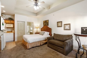 Queen Suite- Kitchenette, Cable TV, Twin Sleeper Sofa, Private Bath