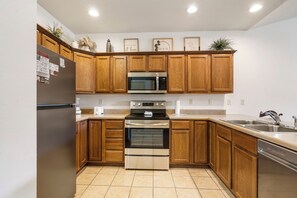 Fully Equipped Kitchen with NEW Appliances