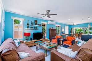 Vibrant Living Room - A Stylish Space for Relaxation and Entertainment!
