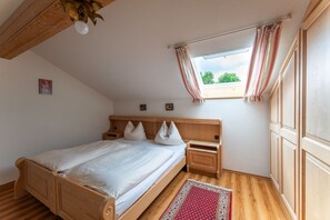 Ferienwohnung Kampenwand, 50qm, 1 Schlafzimmer, Balkon-Der Schlafenbereich