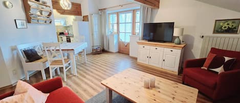 Ferienwohnung Kampenwand, 50qm, 1 Schlafzimmer, Balkon-Wohnbereich Kampenwand