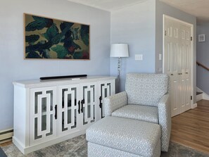Elegant Samsung Frame TV + complimentary streaming