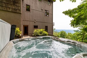 Bain à remous extérieur