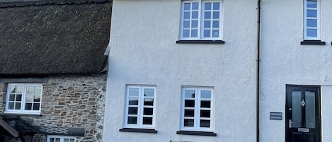 Lychgate Cottage with outside seating 