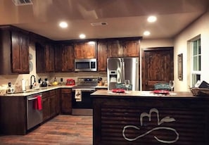 Kitchen and Bar with 2 barstools