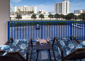 Condo rental in New Smyrna Beach, peek of the ocean from the balcony