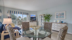 Dining table that seats 4