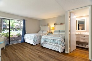 Guest bedroom with 2 double beds
