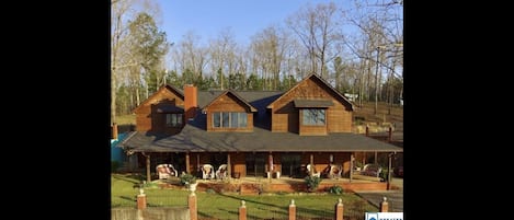 Back of house facing the lake. 