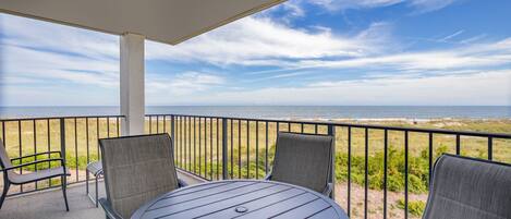 Sweeping views of the beach and ocean from this fantastic balcony!