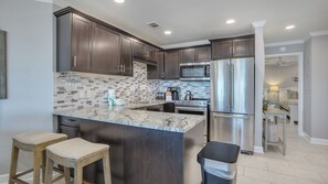 Cute, cozy kitchen perfect for cooking