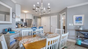 Dining table that seats 6