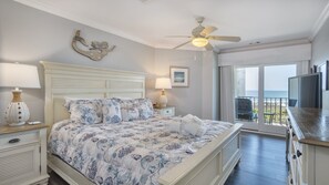 Primary bedrooms with king sized bed