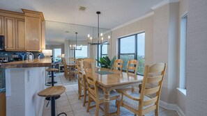 Spacious dining table that seats 6