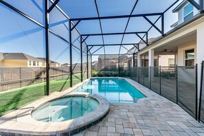 Luxurious Pool and Spa (Pool/Spa Heat & Grill Rentals Available for Additional Fee)