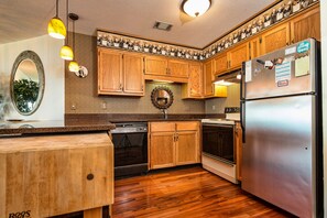 Fully equipped kitchen perfect for cooking meals