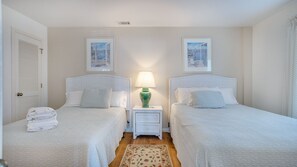 Guest bedrooms with 2 double sized beds