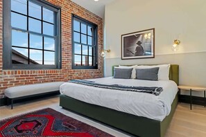 Bedroom (King)