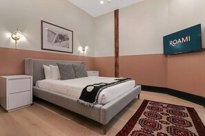 Bedroom (Queen)