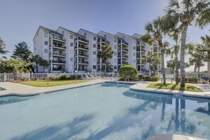 Large private oceanfront complex pool