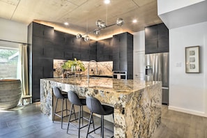 Kitchen | Cooking Basics | Breakfast Bar