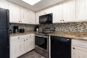 Coastal and rustic kitchen