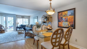 Dining table that seats 4