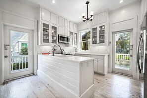 MODERN OPEN UPDATED KITCHEN