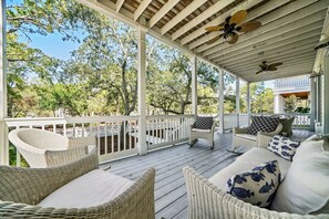 FRONT PORCH ALTERNATE VIEW