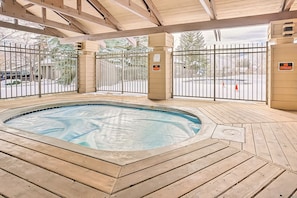 Indoor spa tub