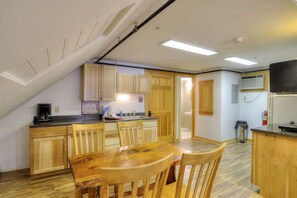 Kitchenette and Table for 4