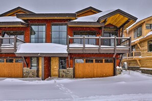 Parking | Heated Garage (2 Vehicles)