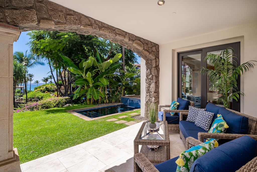 Luxurious Maui lanai and lawn