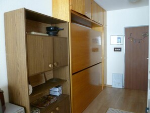Bâtiment, Cabinetry, Bois, Étagère, Design Intérieur, Sol, Maison, Sol, Rayonnage