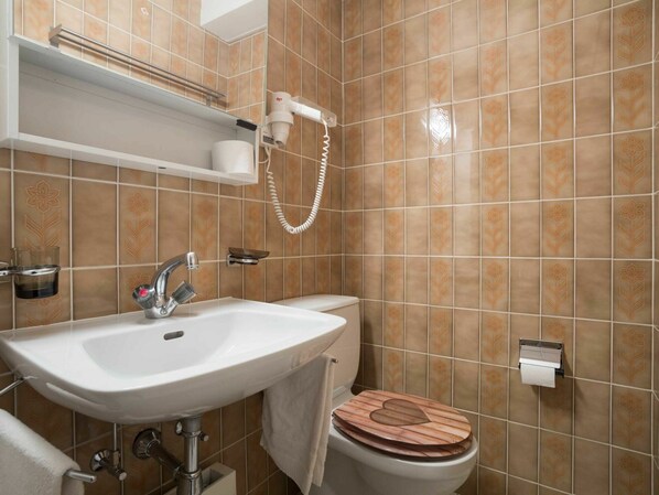 Bathroom, Property, Room, Tile, Wall, Interior Design, Tap, Plumbing Fixture, Architecture, Building